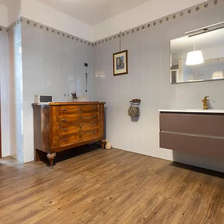 ベッド・アンド・ブレックファスト Cascina Baraggione Granozzo con Monticello